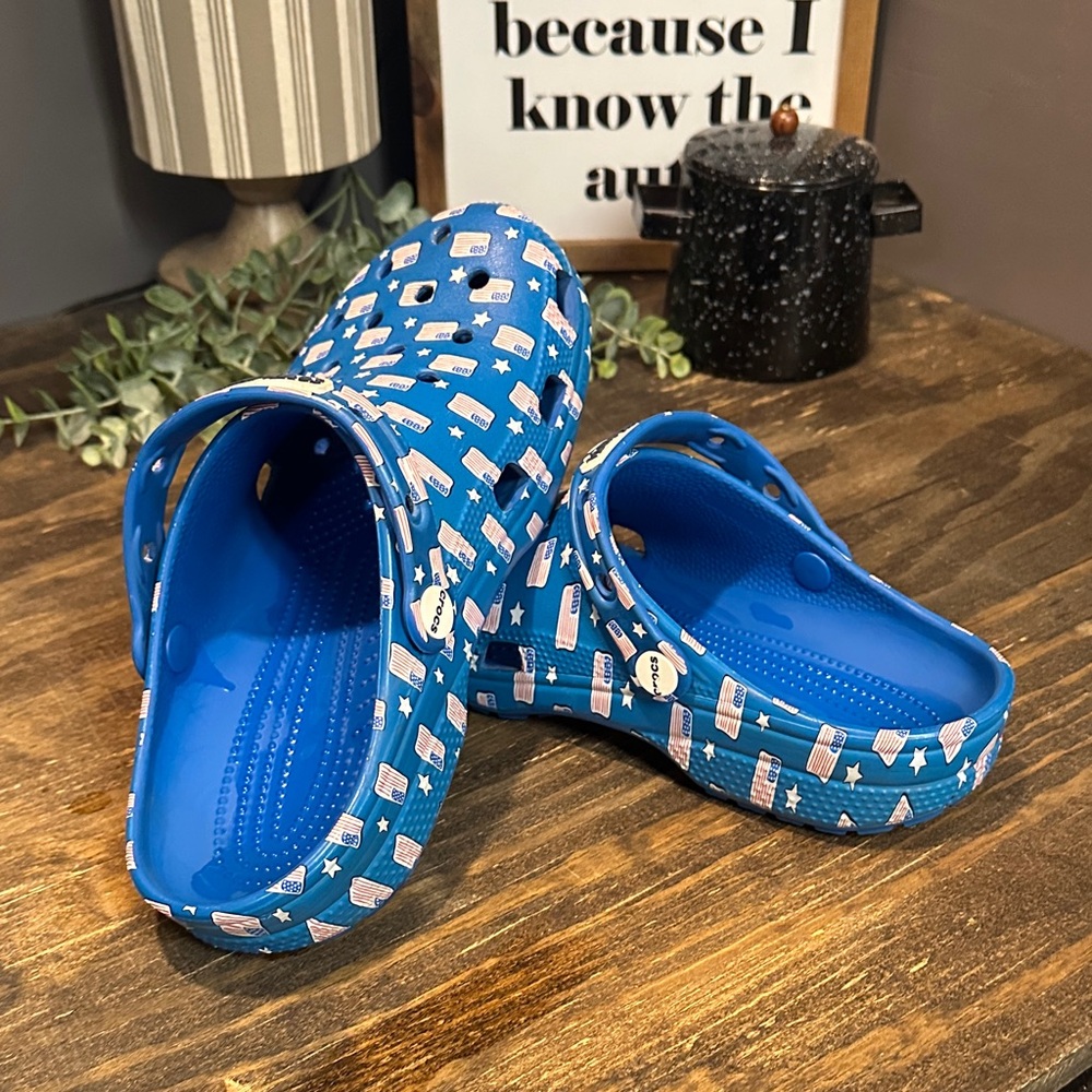 Limited Edition Vineyard Vines Crocs Womens size 9 Men’s size 7